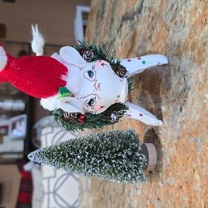 Annalee Christmas Pig with hat wreath and polka dots